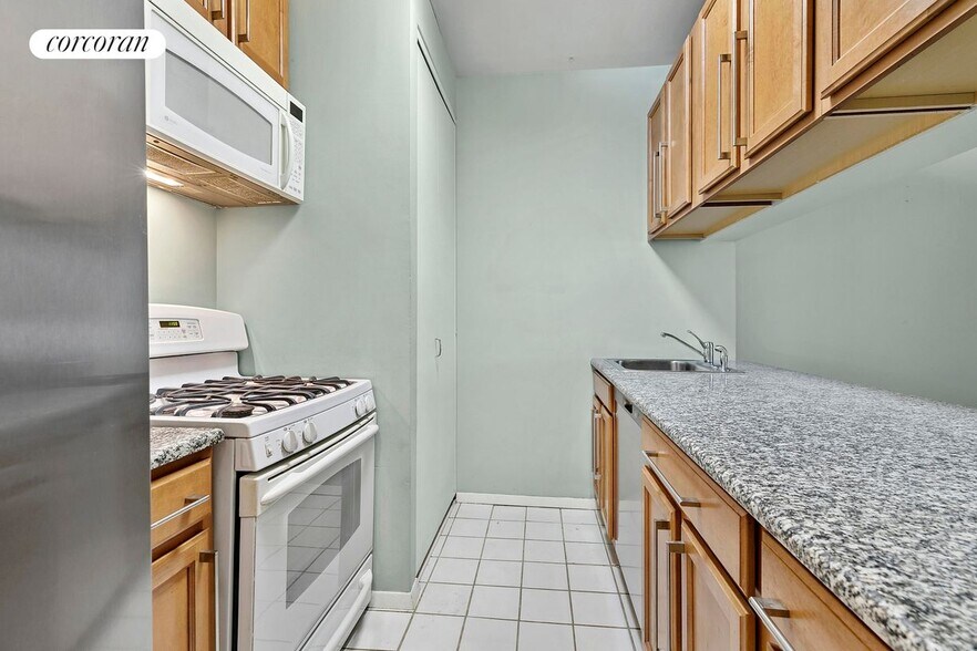 Building Photo - 393 W 49th St