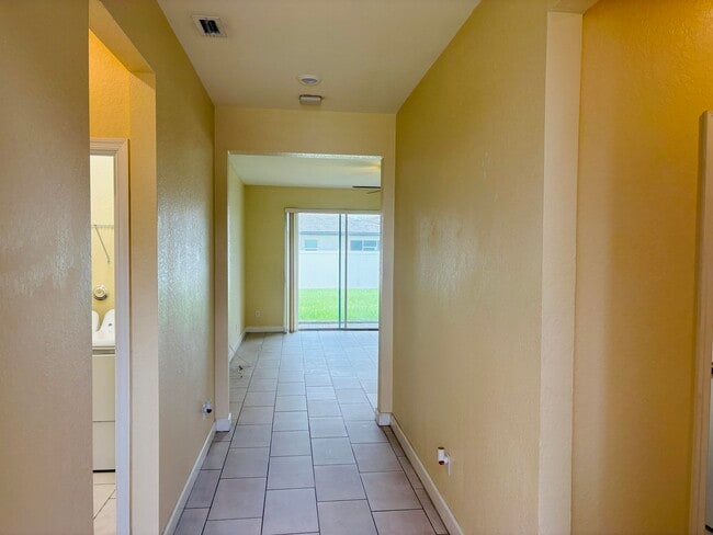 Building Photo - 12512 NW Stanis Ln