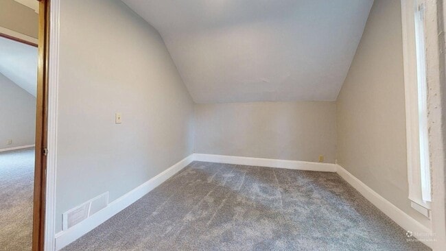 Building Photo - Madison/W.95th neighborhood : 3 bedroom/1 bath single family house available NOW.