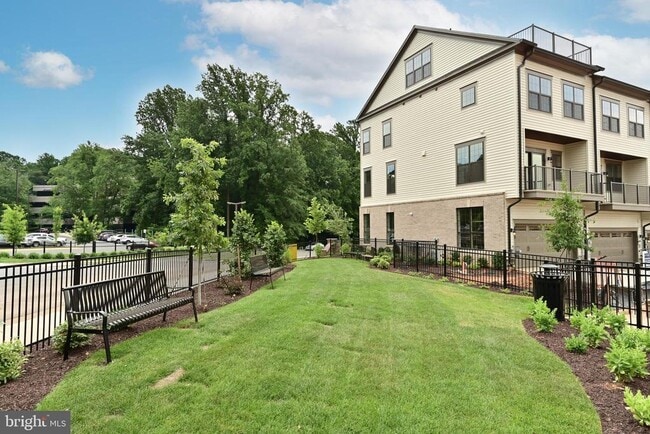 Building Photo - 4404 Fair Lakes Ct