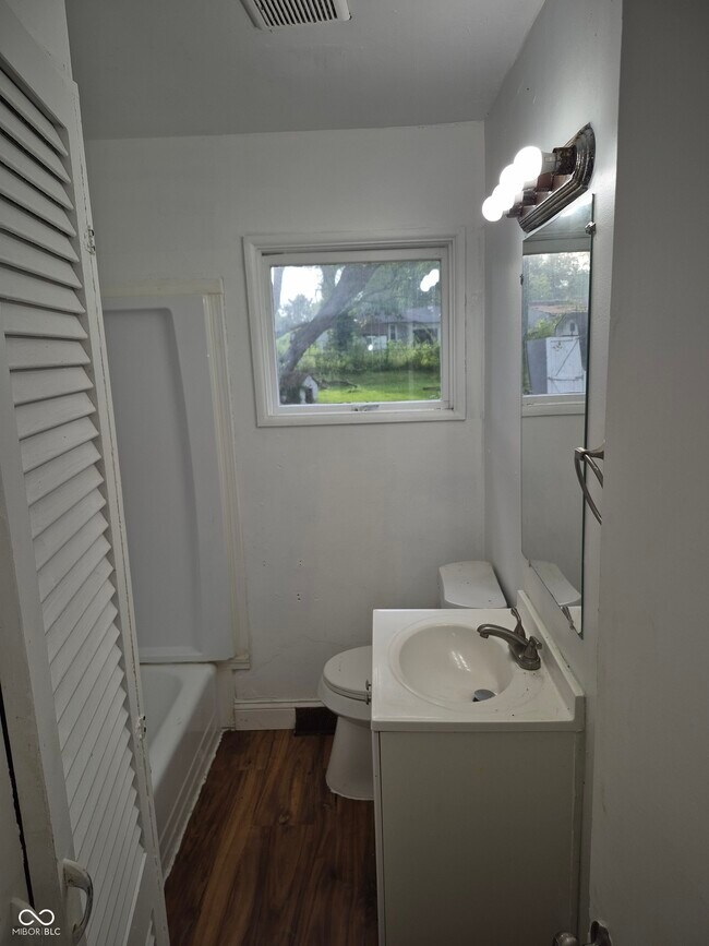 Building Photo - 2725 Kristen Dr W