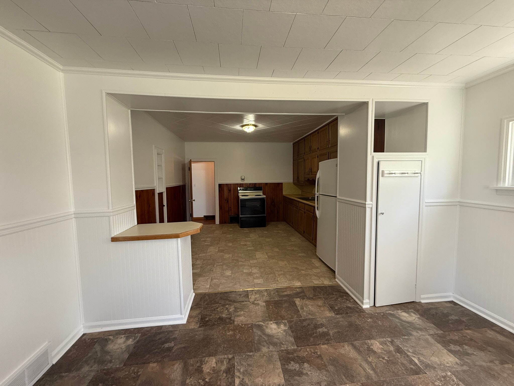 Dining area facing Kitchen - 109 W 9th Ave