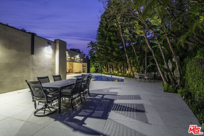 Building Photo - 16601 Park Ln Cir