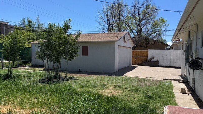 Building Photo - 2870 Aster St