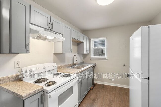 Building Photo - 2317 Julia Ave