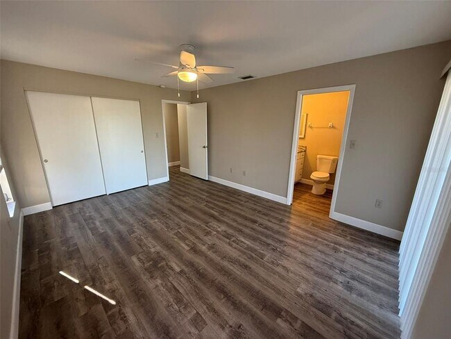 Building Photo - 3111 Riverside Dr