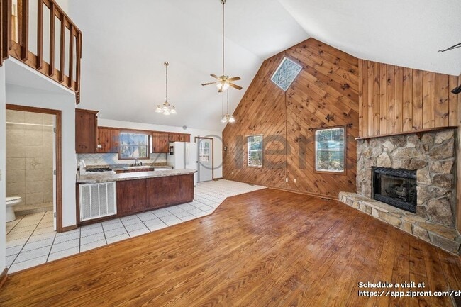 Building Photo - 103 Autumn Ln