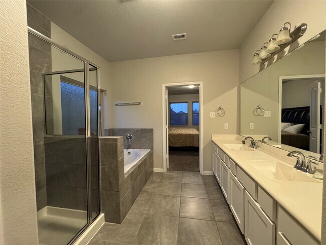 Building Photo - 10435 Moraine Lake Dr