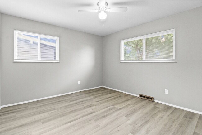 Building Photo - 2615 Flamingo Dr