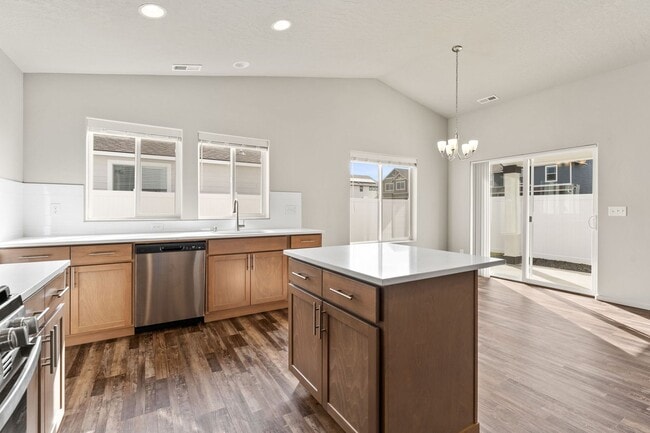 Building Photo - Luxury 3 Bed, 2 Bath Rancher in Spokane Va...