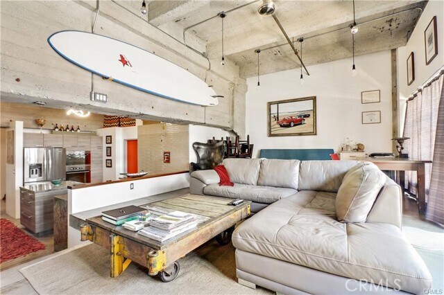 Building Photo - 100 W 5th St