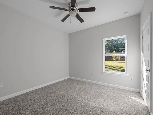 Building Photo - 111 Shady Ln