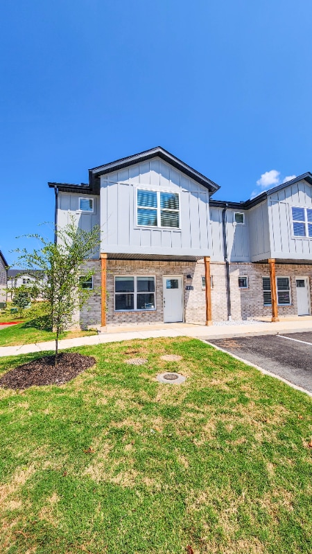 Building Photo - 5696 W Wedington Dr