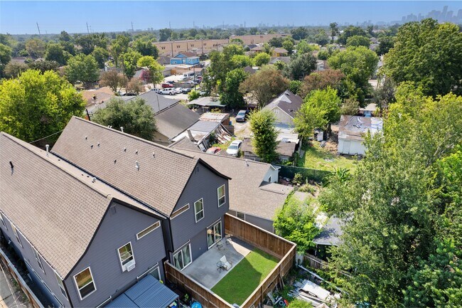 Building Photo - 7033 Avenue L