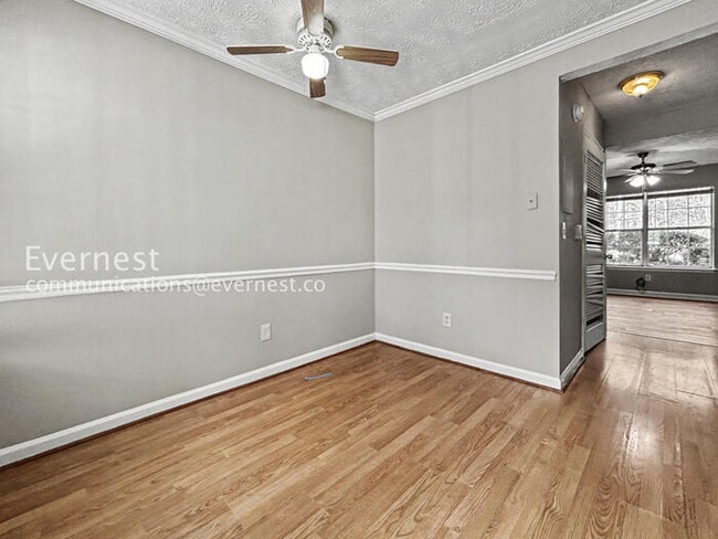 Building Photo - 2 Bed/1.5 Bath Townhome with Modern Amenities / Pet-Friendly / Coming Soon!