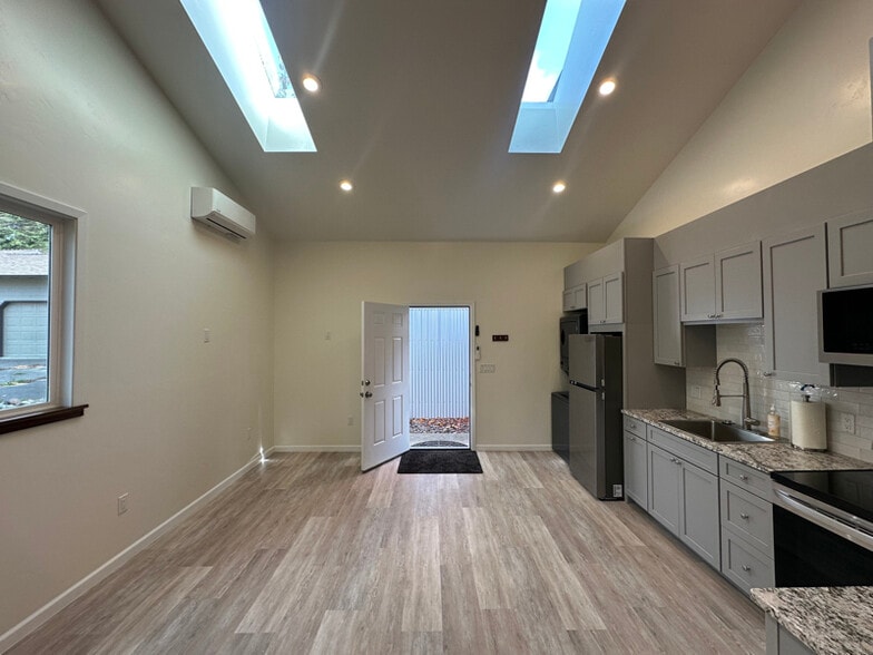 Building Photo - 1139 Azalea Ave