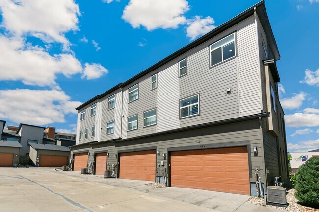 Building Photo - 10069 Town Ridge Ln