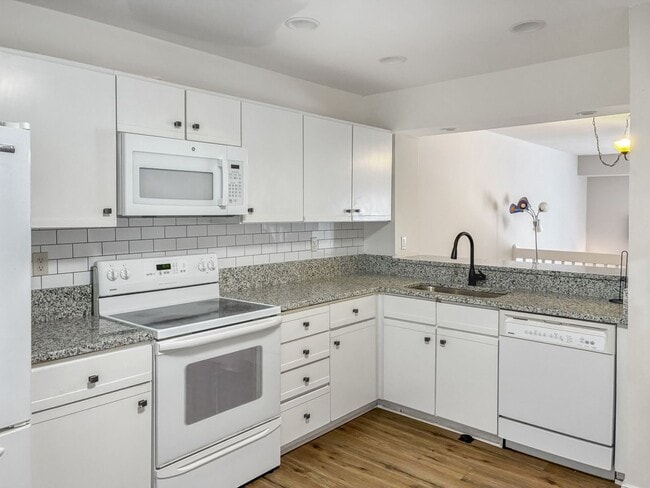 Building Photo - Holiday Special! – No Application Fee This Season! - 3 Bedroom Home with Pool Access - $150 Disco...