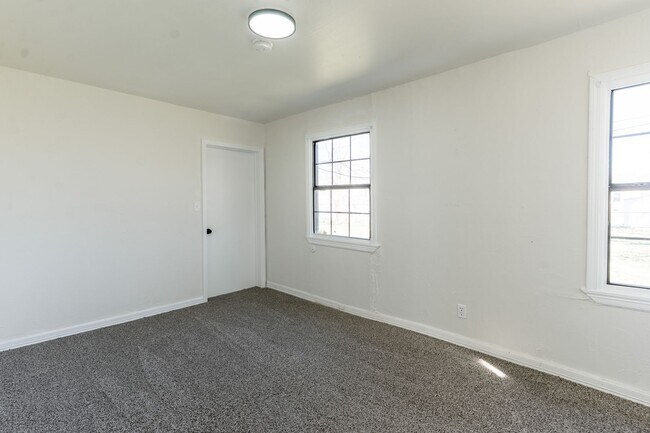 Building Photo - 4309 SE 40th St