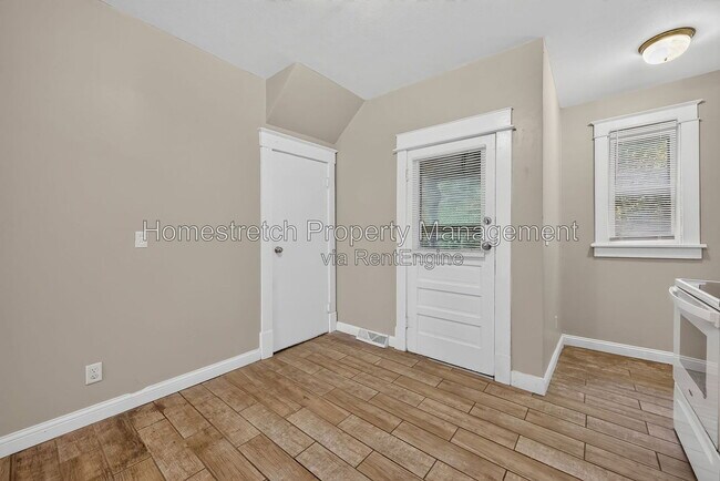 Building Photo - 2116 Mills Ave