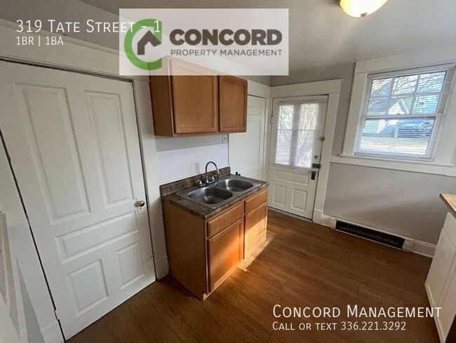 Building Photo - 319 Tate St