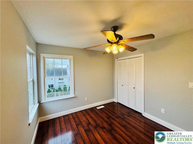 Building Photo - 2274 Briarwood Dr