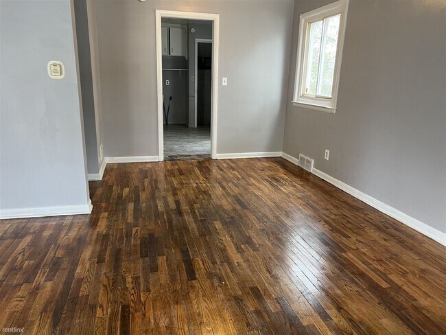 Building Photo - 3 br, 1 bath House - 964 Barney Ave