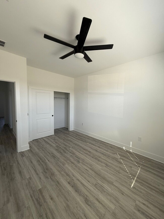 Building Photo - 4224 NE 22nd Pl