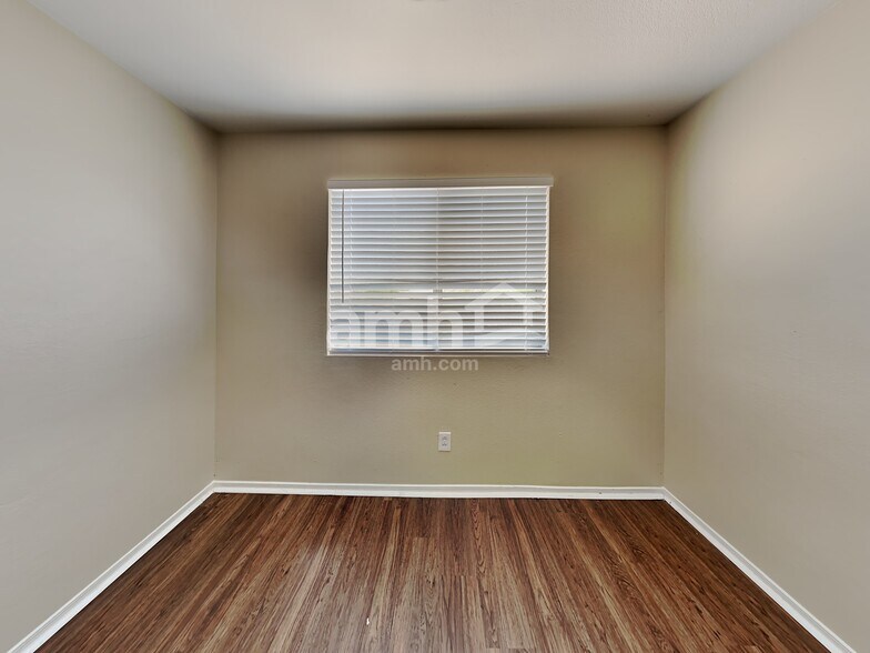 Building Photo - 7926 N 54th Dr