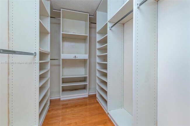 Building Photo - 9040 SW 125th Ave
