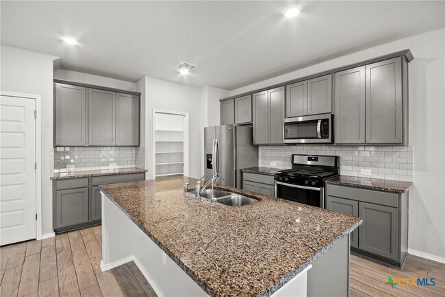 Building Photo - 271 Kinsley Wy