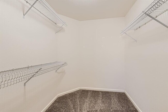 Building Photo - 105 Meadowlark Ln