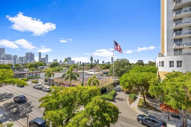 Building Photo - 777 SW 9th Ave