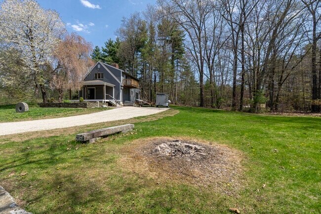 Building Photo - 6 Pine Woods Rd