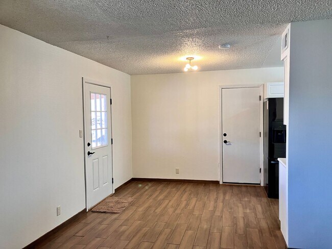 Building Photo - Newly Renovated Close to Intel