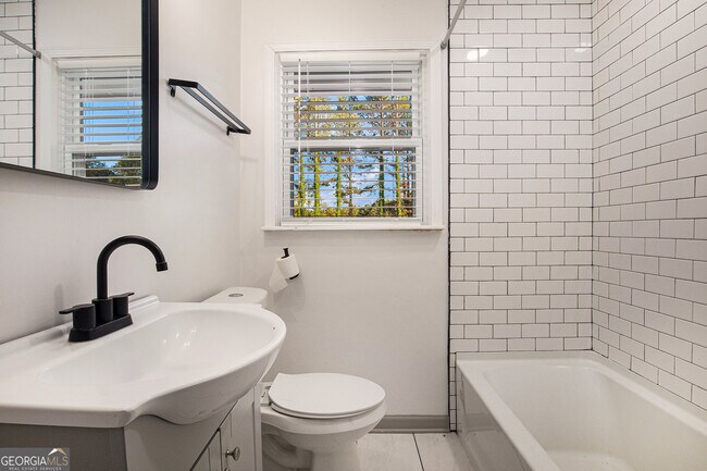 Building Photo - 2105 Fellowship Rd