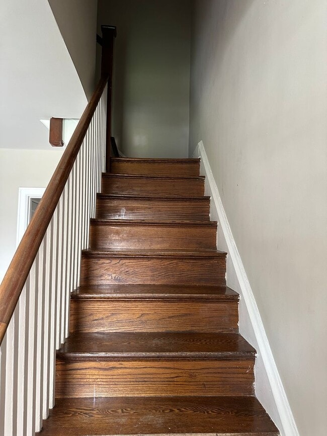 Building Photo - Updated 3 bedroom home in the City with re...