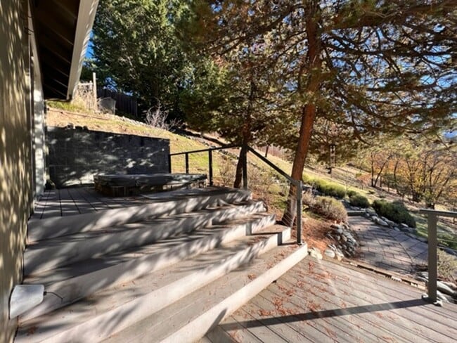 Building Photo - STUNNING VIEWS from this 3 bedroom, 2 bath home | Available end of February