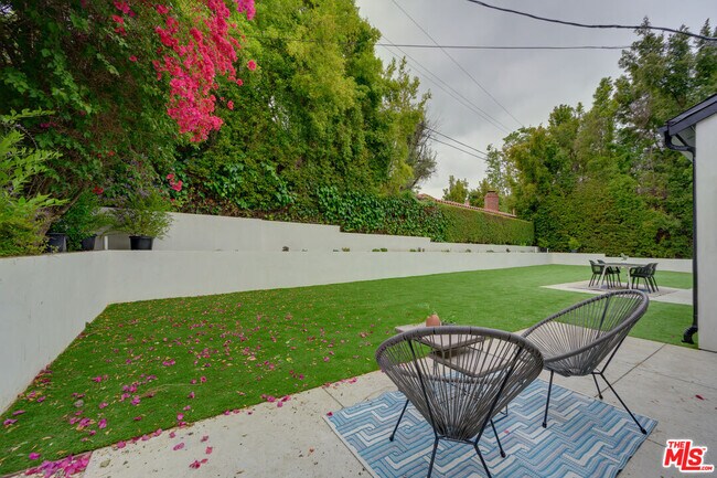 Building Photo - 3915 Coldwater Canyon Ave