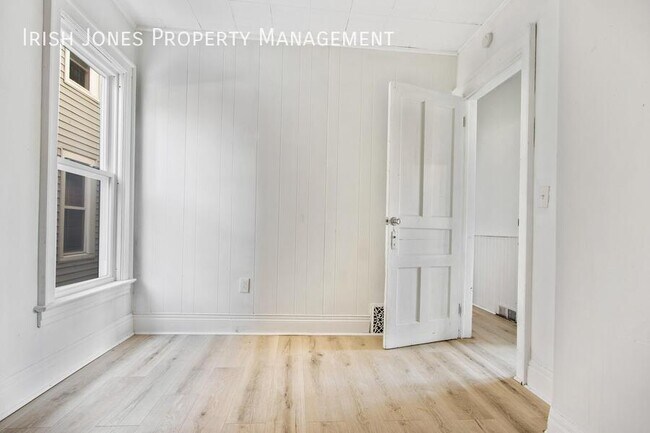 Building Photo - 189 Cazenovia St