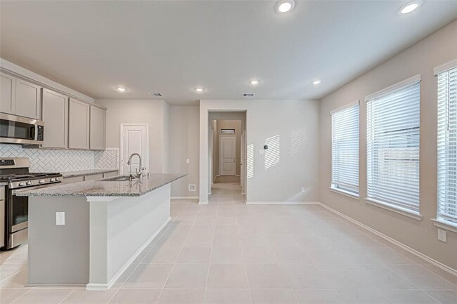 Building Photo - 8910 Oak Ivy Ln