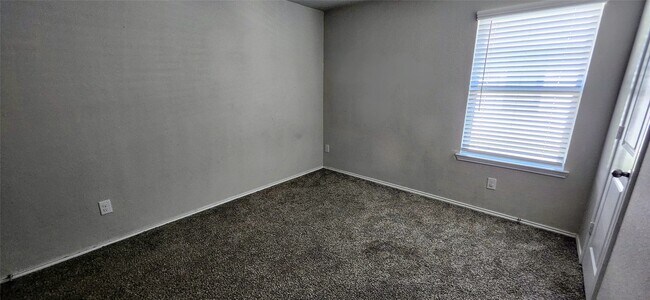 Building Photo - 702 Rd 5138