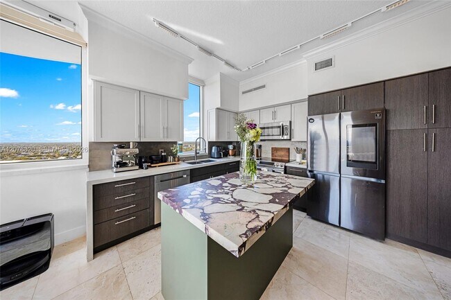 Building Photo - 1745 E Hallandale Beach Blvd