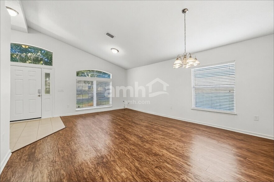Building Photo - 1312 River City St