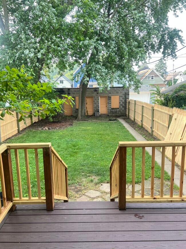 Building Photo - 319 E Montana St