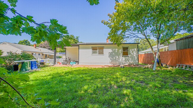 Building Photo - 25 Oakleaf Dr