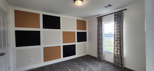 Building Photo - 201 Water Grass Trl