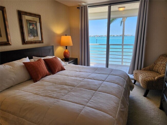 Building Photo - 6105 Bahia Del Mar Cir N