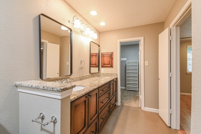 Building Photo - 8806 Lakeside Forest Dr