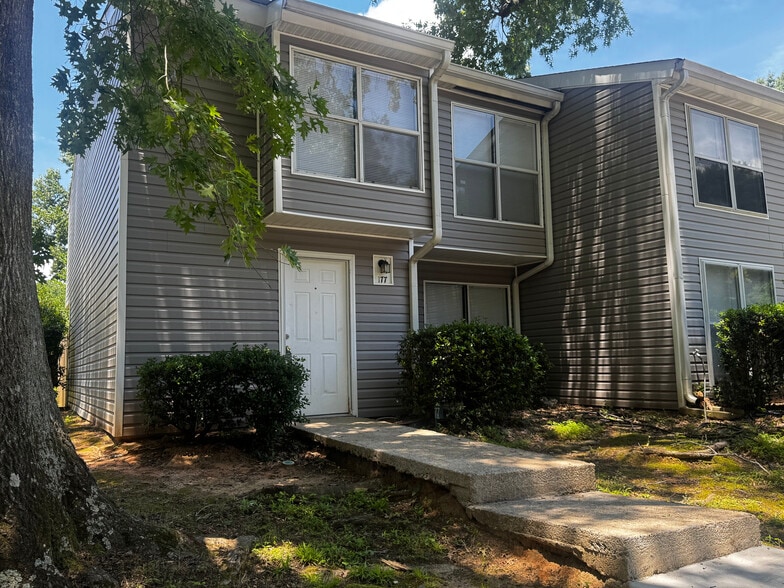 Building Photo - Room in Townhome on Governors Dr